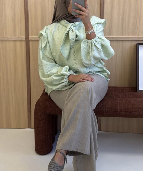 Alternative view of ELEGANTE BLOUSE MET RUCHES EN STRIKDETAIL