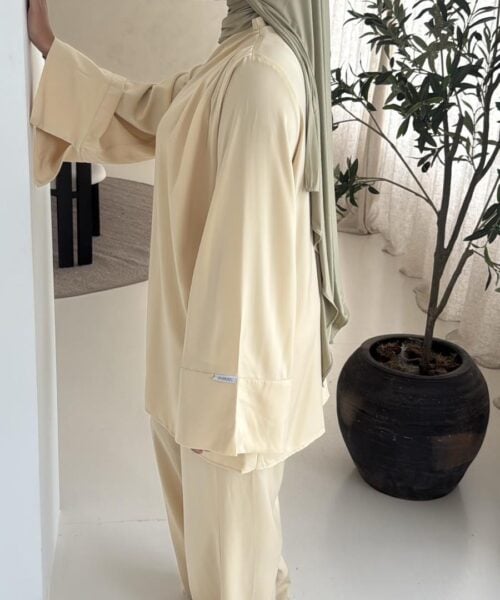 Alternative view of EMIRATI || SATIN- TWO PIECE