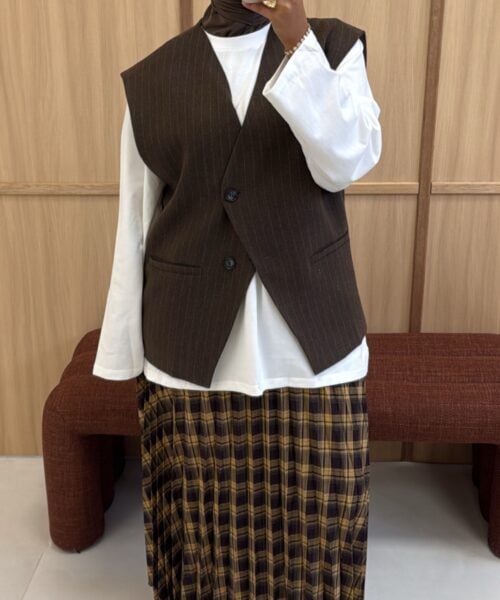 Alternative view of GESTREEPTE GILET